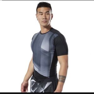 3/$25 Reebok One Series Training Compression Tee Size S